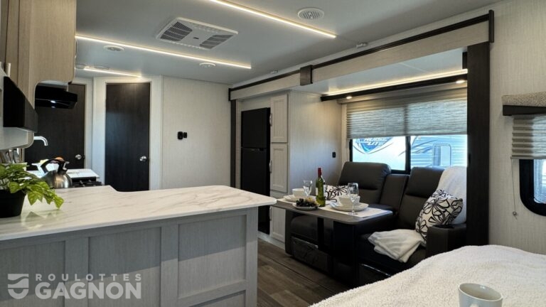 Shadow Cruiser 235 RBS 2025 (13)