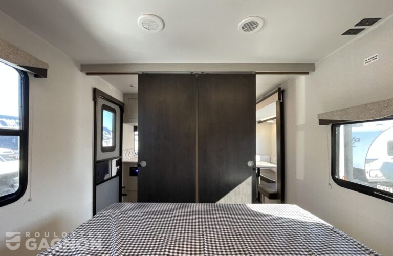 Shadow Cruiser 251 BHS 2025 (13)