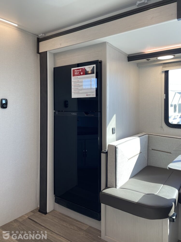 Shadow Cruiser 251 BHS 2025 (22)