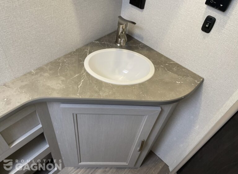 Shadow Cruiser 251 BHS 2025 (26)