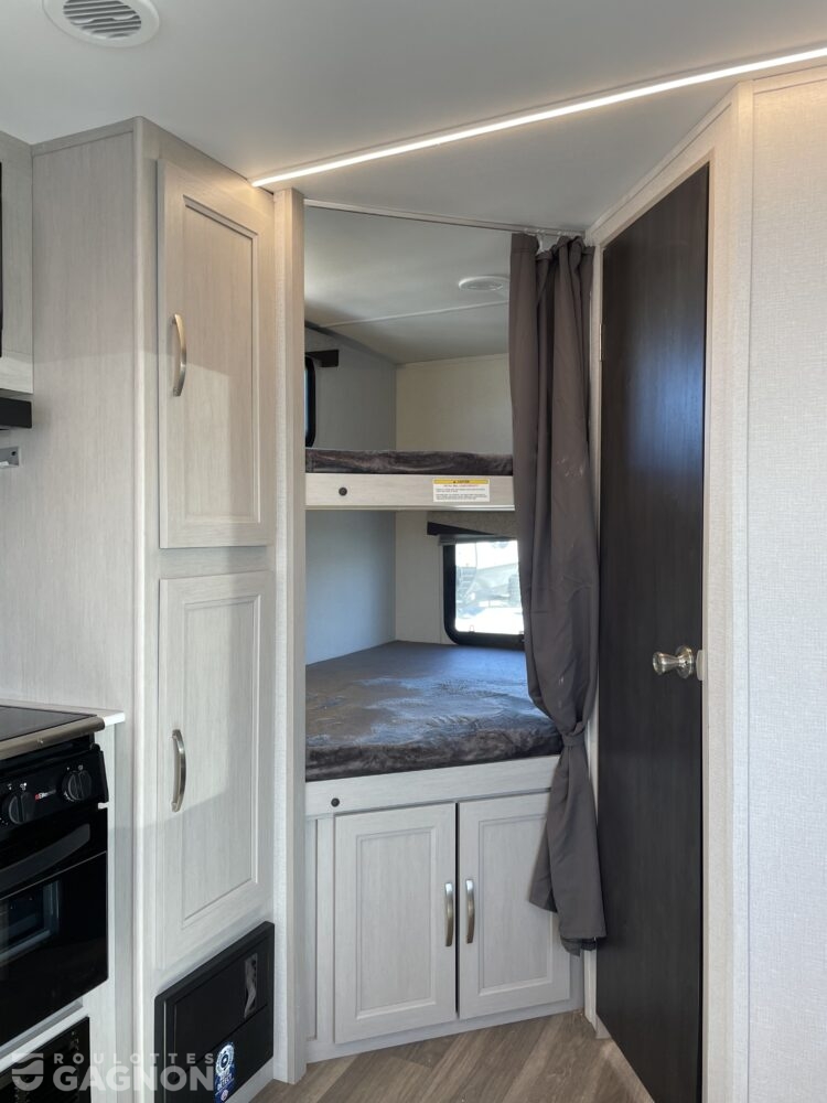 Shadow Cruiser 251 BHS 2025 (7)