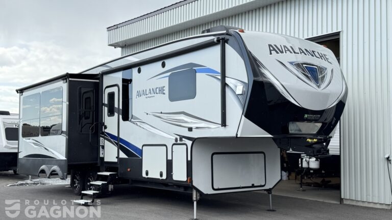 Fifth Wheel usagée Avalanche 320RS 2018 vue extérieure avec roulotte spacieuse et design moderne