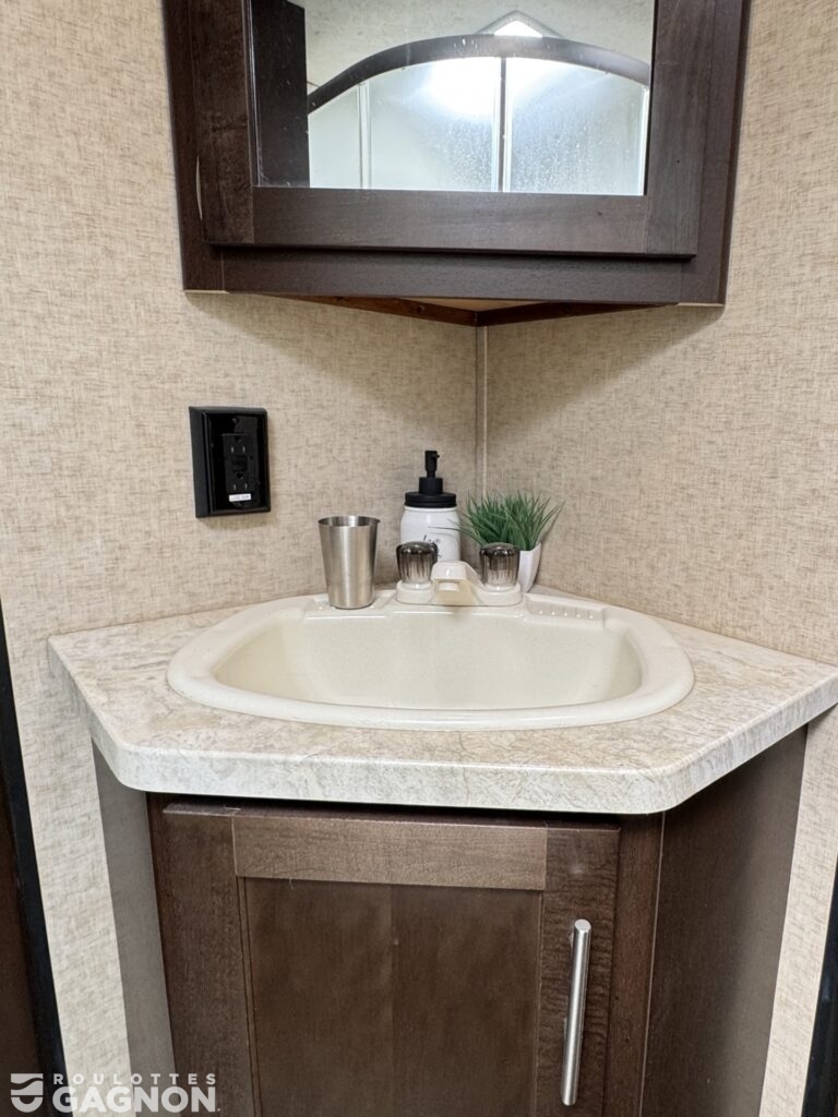 Cherokee 304R 2018 (22)