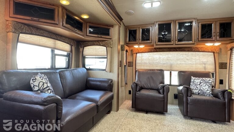 Cruiser 330SS 2012 (12)