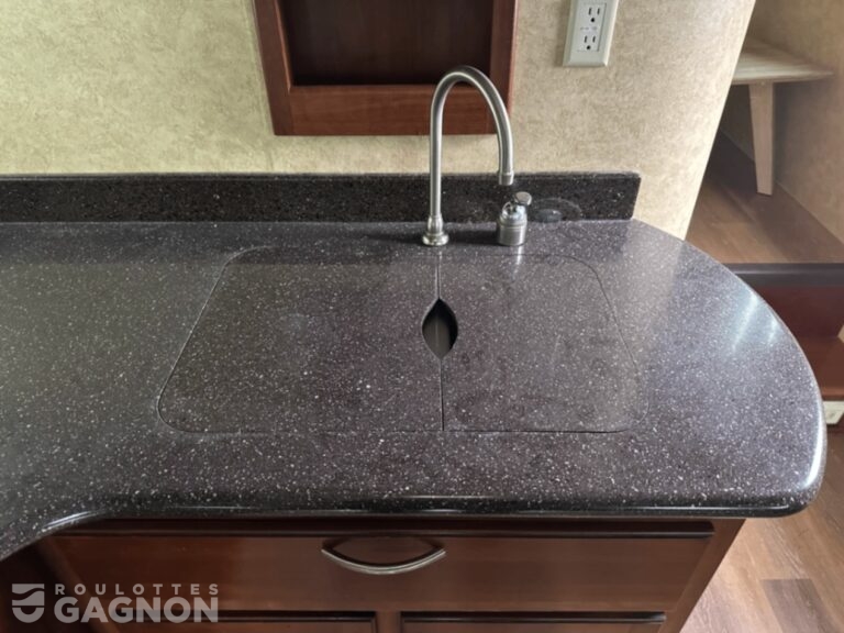 Crusader 290 RLT 2012 (21)