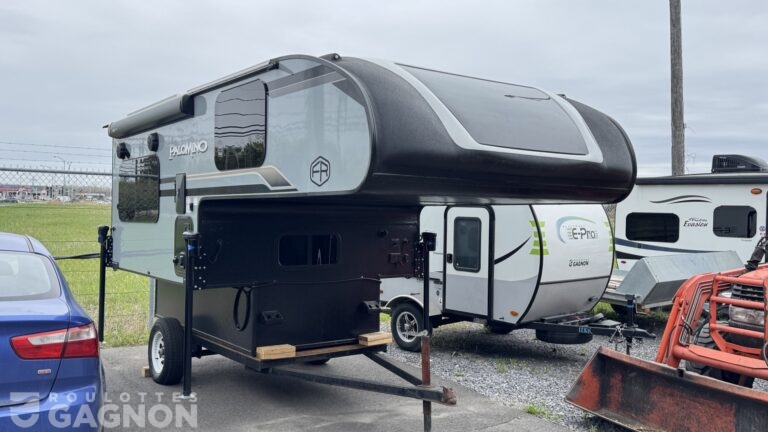 Campeur porté usagée Palomino HS-750 2025 avec marches GlowStep et revêtement en fibre de verre