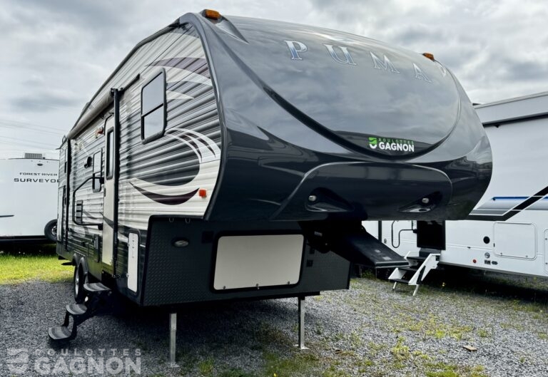 Fifth wheel Puma 259RBSS 2015 avec lits superposés, extension et aménagement familial conçu pour accueillir plusieurs campeurs.
