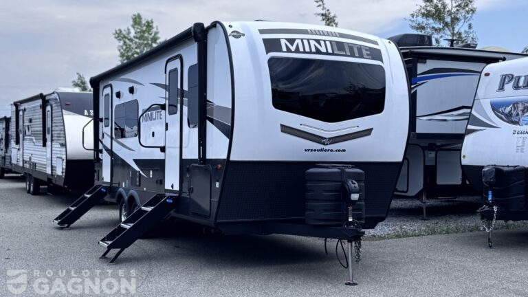 Roulotte de voyage usagée Rockwood Mini Lite 2515S 2025 vue extérieure avec grande glissière et design moderne en fibre de verre