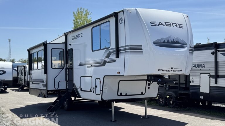 Fifth Wheel neuve Sabre 32GKS 2027 vue extérieure avec roulotte spacieuse et design moderne