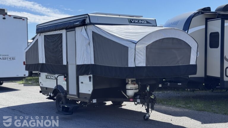 Tente roulotte usagée Viking 2107LS 2024 déployée avec cuisinette extérieure et modèle familial